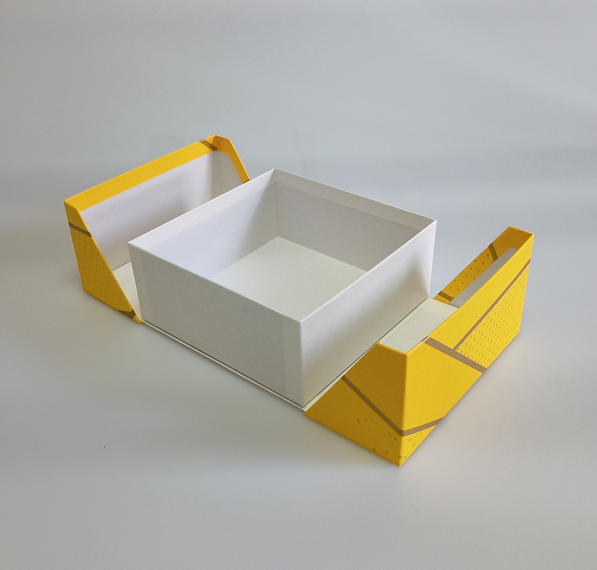 Подарочная коробка со створками,  19.5 x 19 x 8.5 см.  "Радость", желтый
