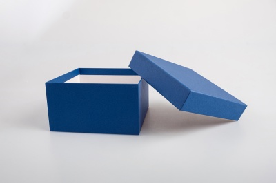 Подарочная коробка крышка-дно, 19 x 19 x 10,5 см. "Радуга",синий, белый
