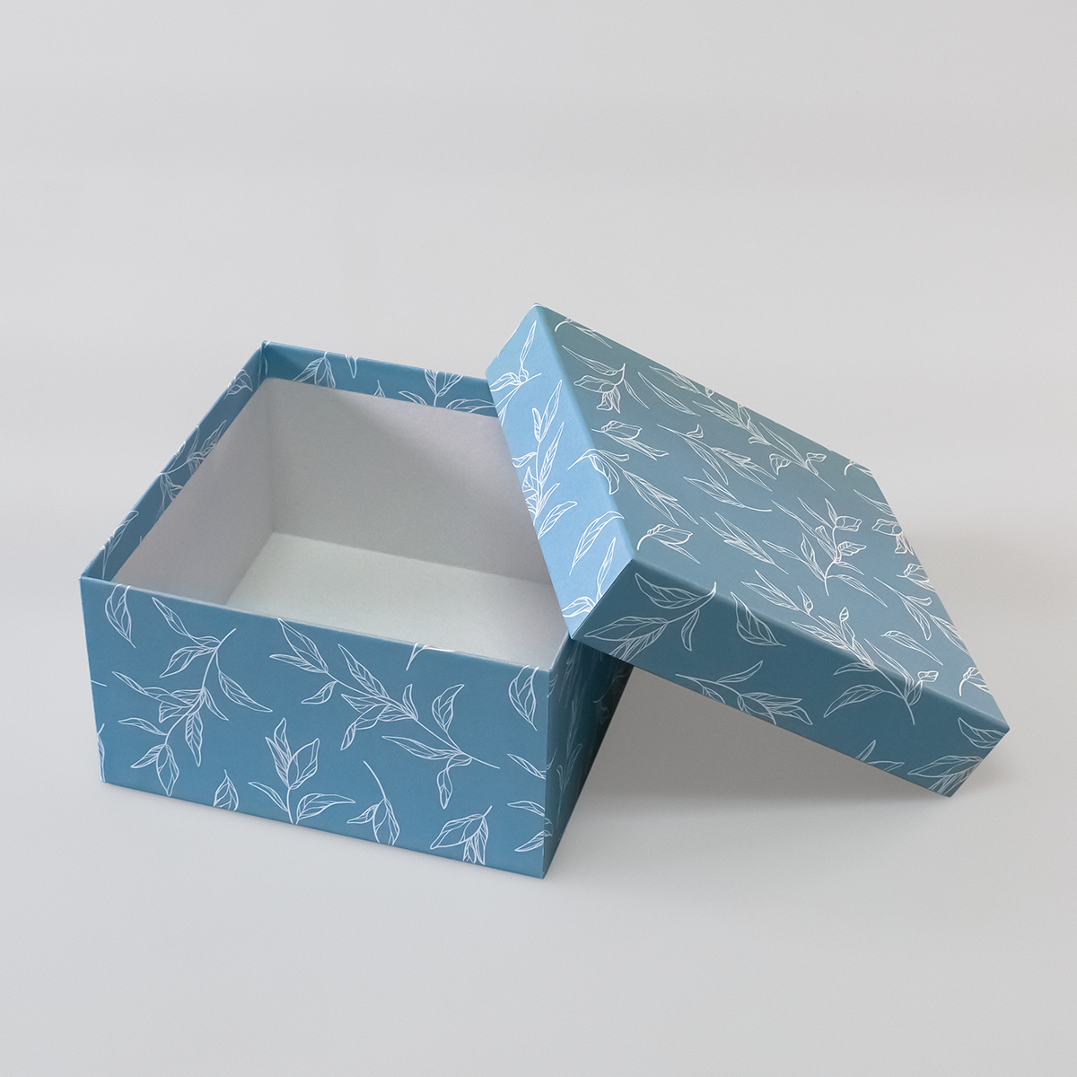 Подарочная коробка крышка-дно, 19 х 19 х 10,5 см. "Листья", белый, голубой
