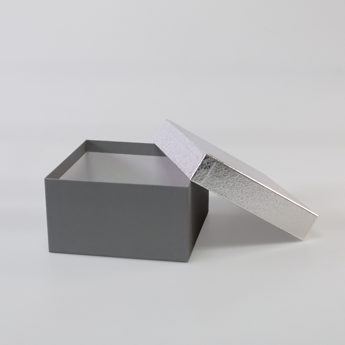 Подарочная коробка крышка-дно, 19 x 19 x 10,5 см. "Блеск", серебряный, серый