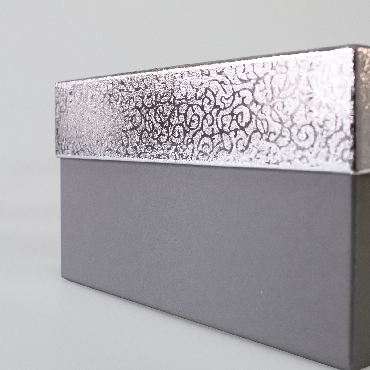 Подарочная коробка крышка-дно, 19 x 19 x 10,5 см. "Блеск", серебряный, серый