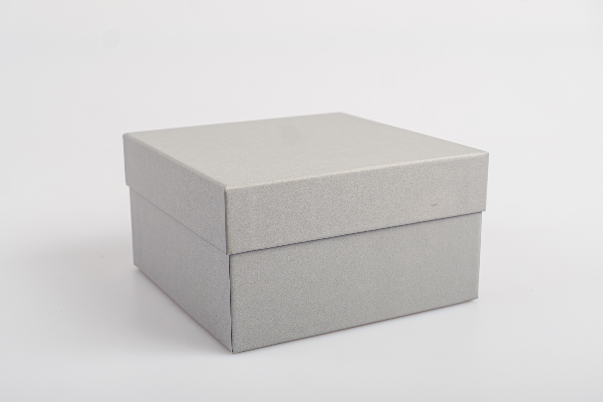 Подарочная коробка крышка-дно, 19 x 19 x 10,5 см. "Радуга",серый, белый