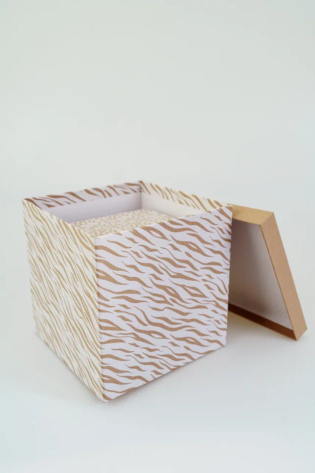 Набор квадратных подарочных коробок 3 в 1. 14 х 14 х 14 - 22 х 22 х 22 см "Крафт". белый, коричневый