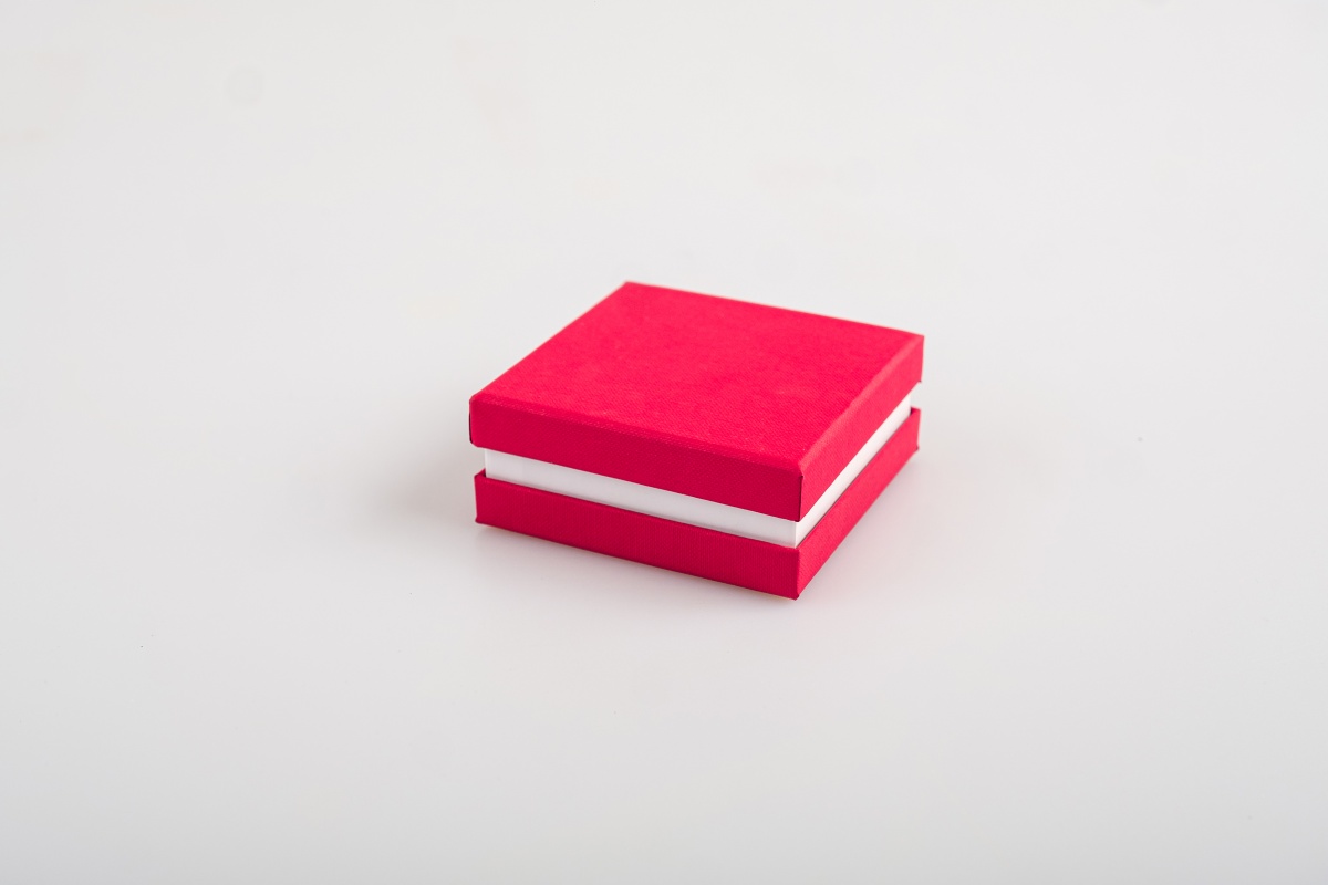Коробка ювелирная,  8,5 x 8,5 х 3,5 см. "Стандарт", красный, белый
