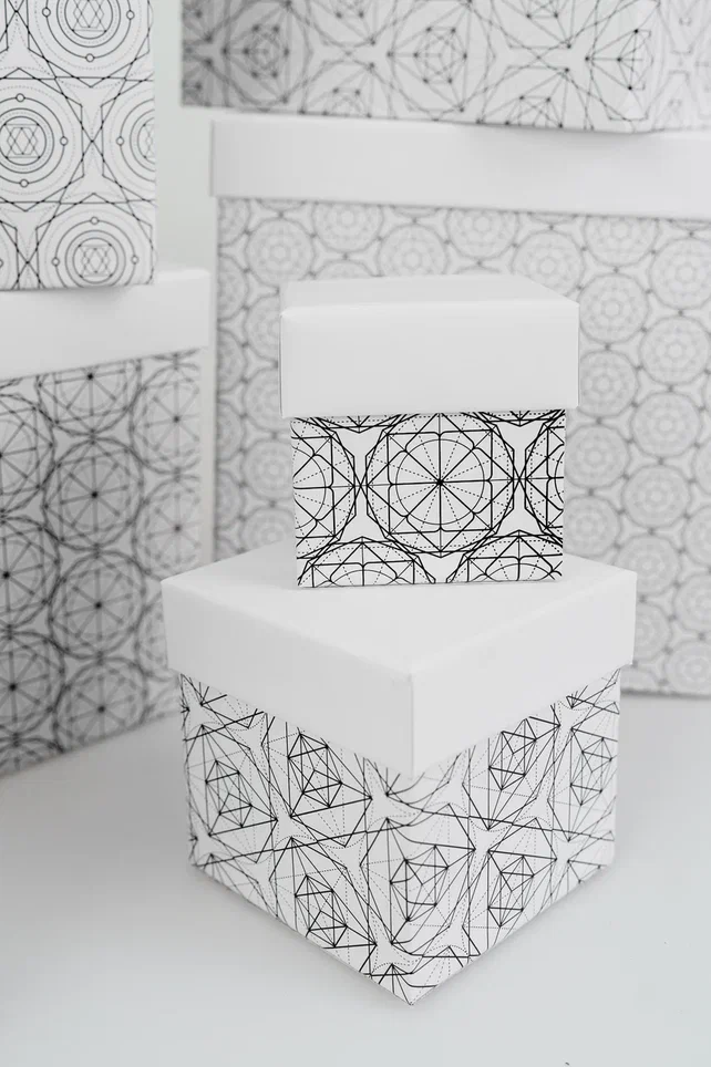 Набор квадратных подарочных коробок 10 в 1. 8 х 8  х 8 - 26 х 26* х 26 см "Геометрия". Черный, белый