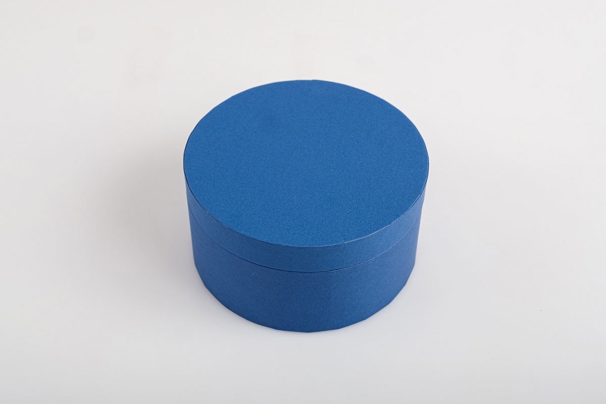 Подарочная коробка круглая, 21 x 11 см. "Радуга", синий, белый