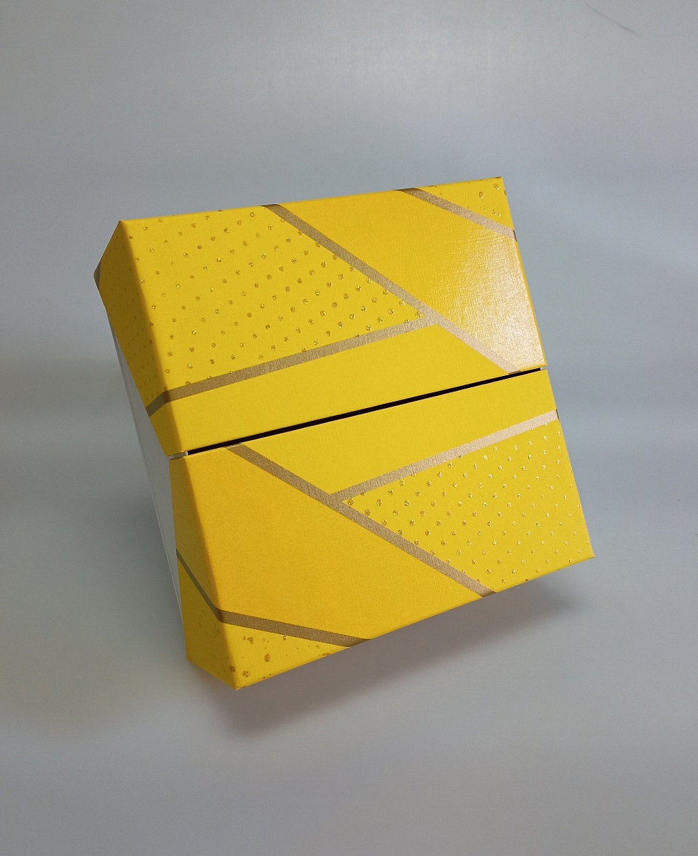 Подарочная коробка со створками,  19.5 x 19 x 8.5 см.  "Радость", желтый