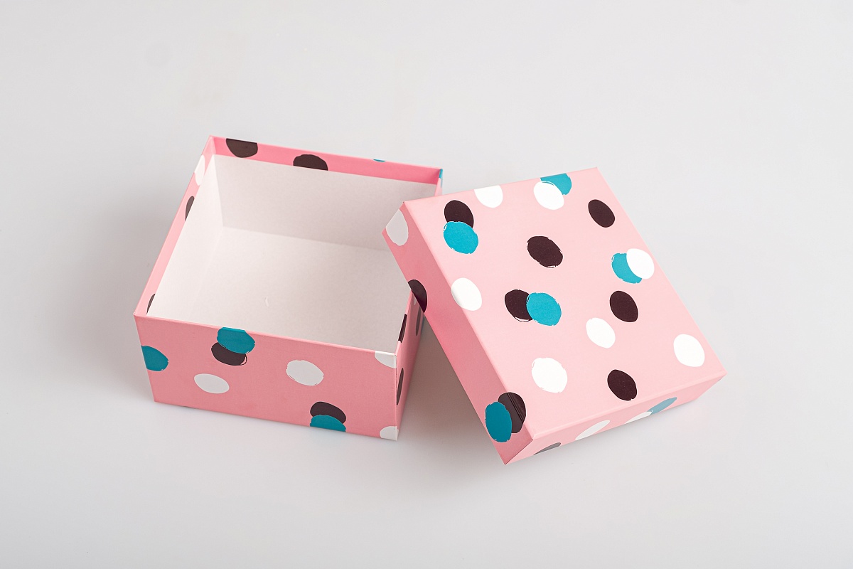 Подарочная коробка крышка-дно, 19 x 19 x 10,5 см. "Веселое настроение", разноцветный, кляксы, белый