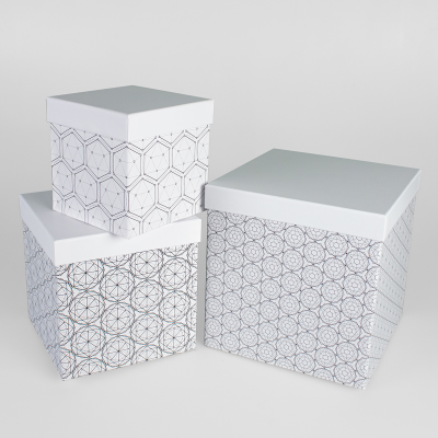Набор квадратных подарочных коробок 3 в 1. 14 х 14 х 14 - 22 х 22 х 22 см "Геометрия", белый, черный