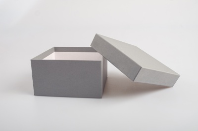 Подарочная коробка крышка-дно, 19 x 19 x 10,5 см. "Радуга",серый, белый