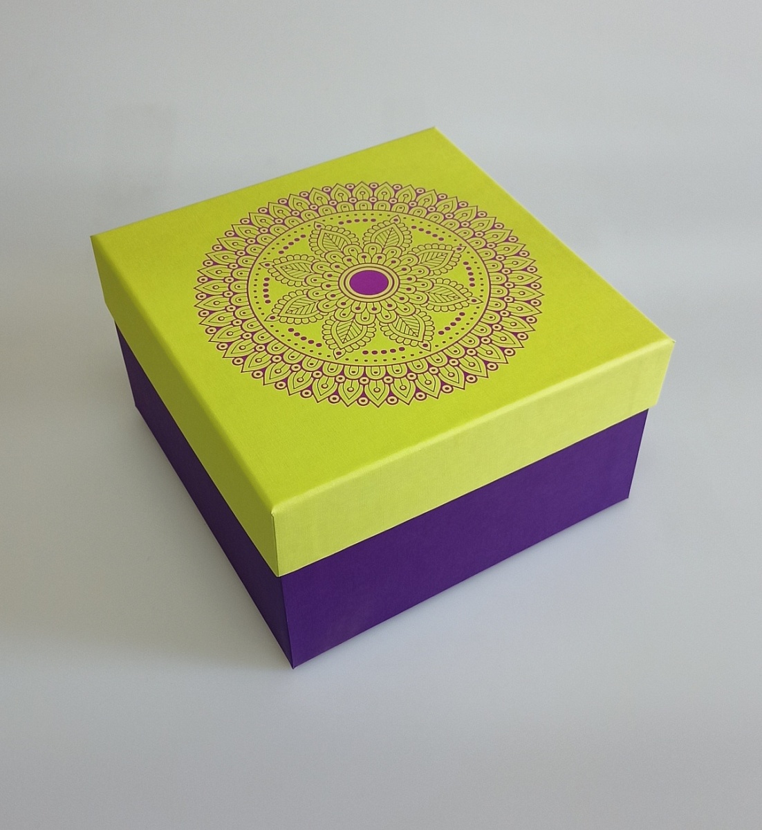 Коробка-крышка-дно для хранения,  19 x 19 x 10.5 см.  "Мандалы",  фисташковый, фиолетовый